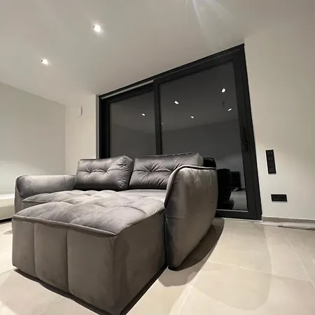 Flughafennahe Gastesuite In Ruhiger Lage Apartment